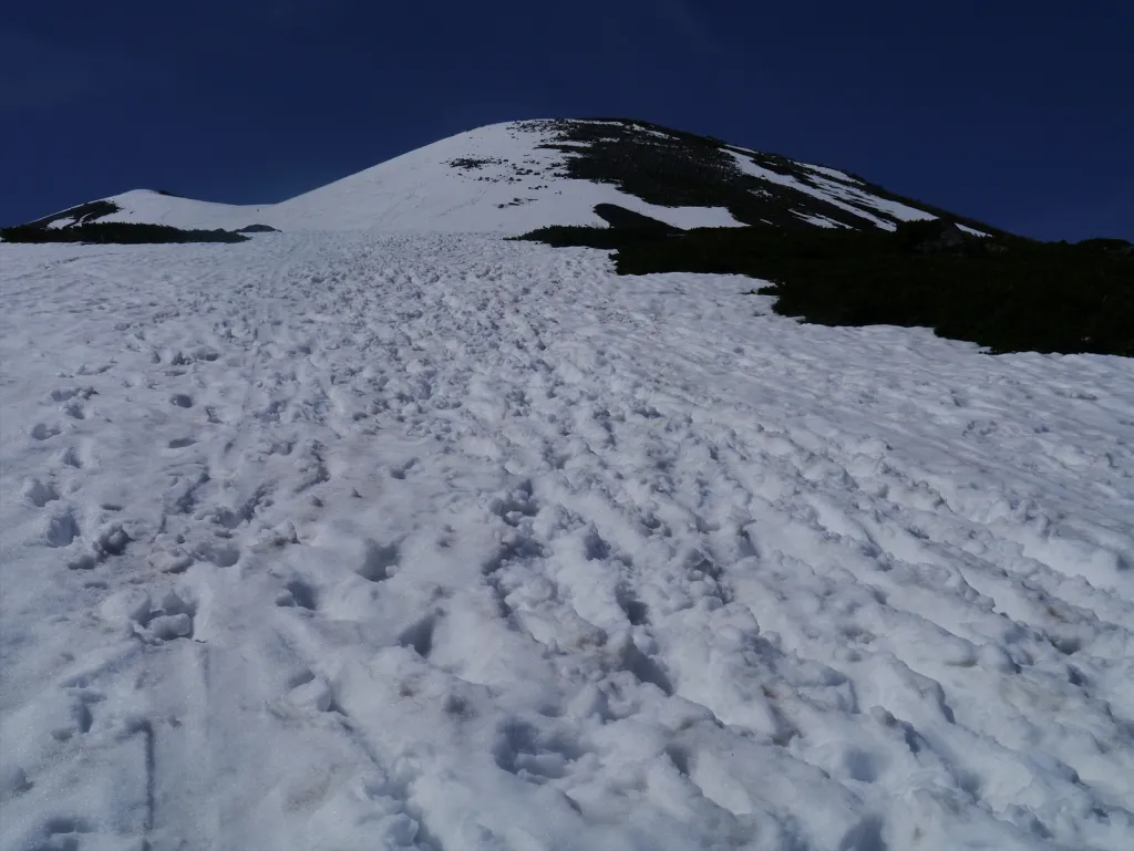 乗鞍岳の雪山登山