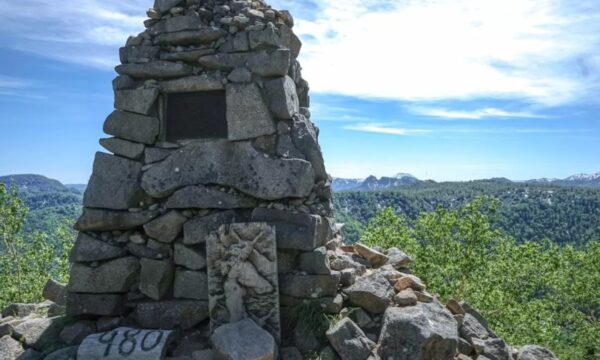 手稲山登山きつい！ガレ場の岩がしんどい登山だった