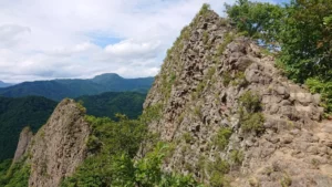 【八剣山】初心者におすすめ登山!1時間ほどで頂上に行けて楽しめる山