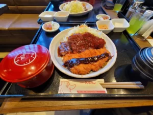 【名古屋名物】矢場とん 名古屋城 金シャチ横丁店でわらじとんかつ御膳!