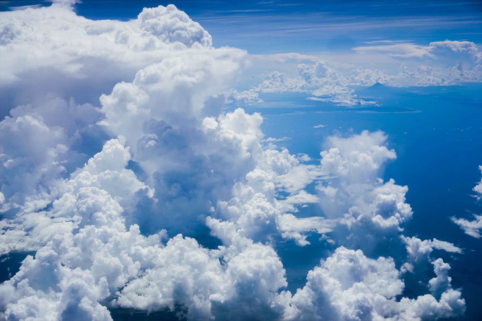 【セブ島の空】飛行機から見た雲が日本ではありえない空で絶景だった！
