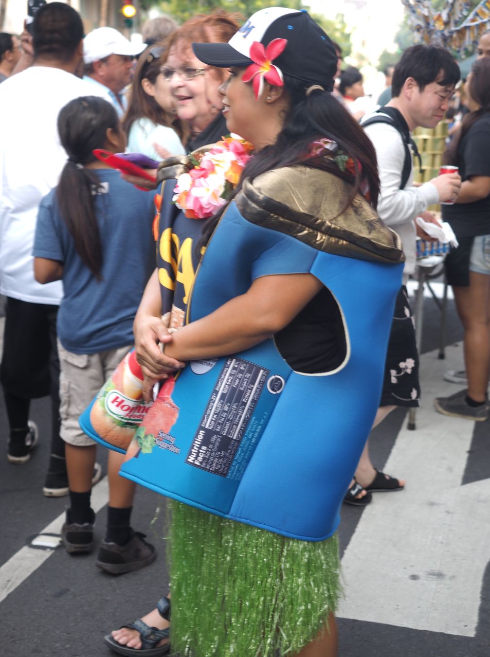 ランチョンミート缶のお姉さん