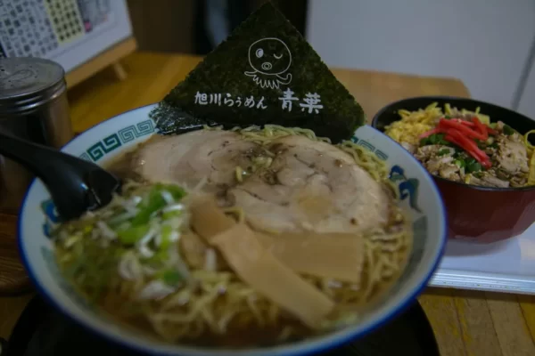 【旭川らぅめん青葉 本店】大物政治家が訪れるすごいラーメン屋さん!