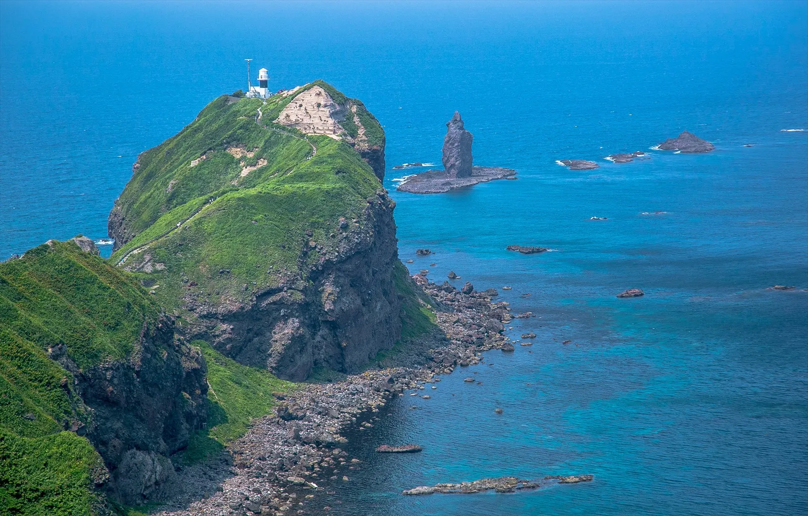 神威岬から見る積丹ブルーは観光におすすめの絶景スポット！
