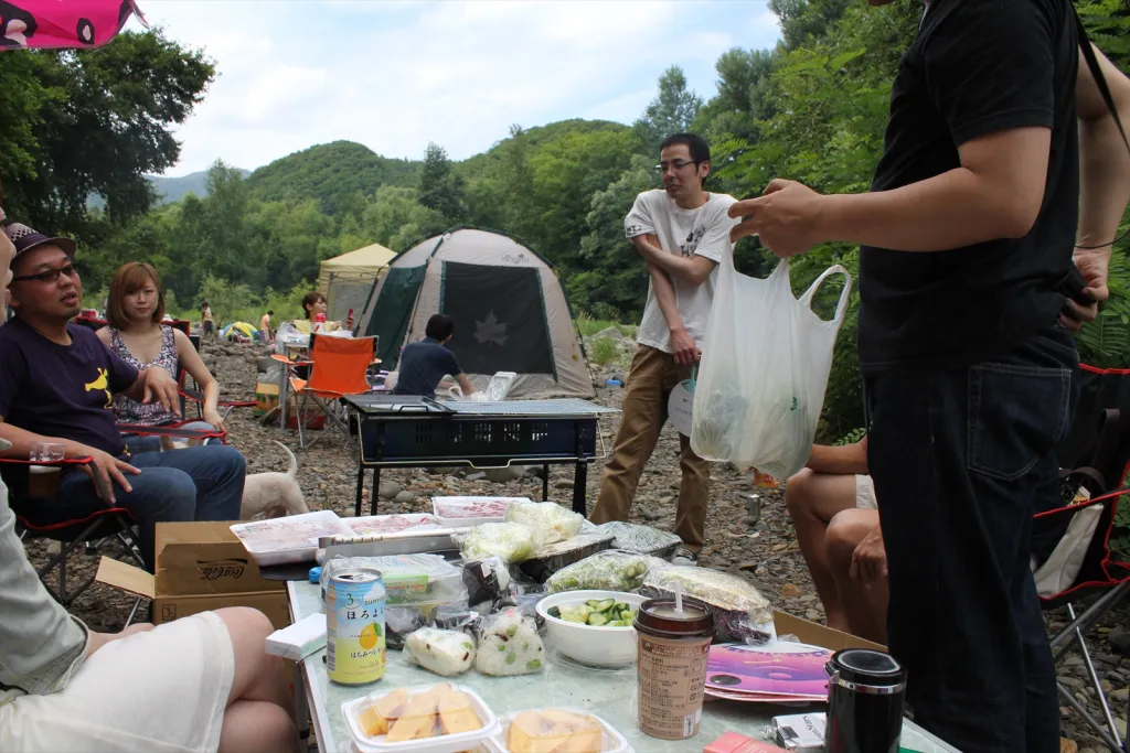 十五島公園の川沿いでバーベキュー