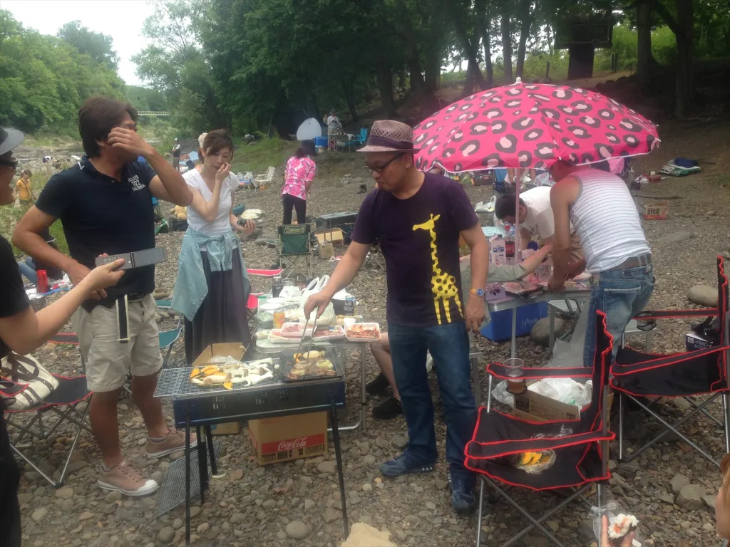 十五島公園の川沿いでバーベキュー