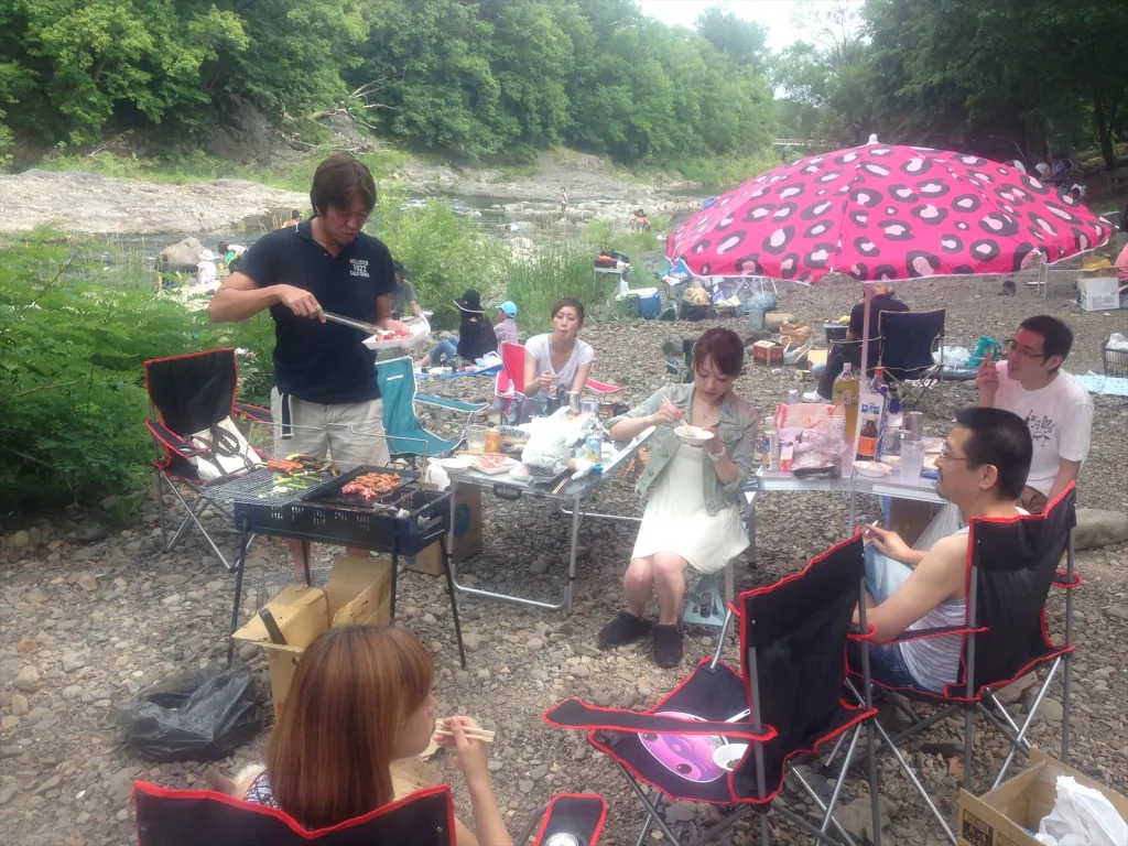 十五島公園の川沿いでバーベキュー