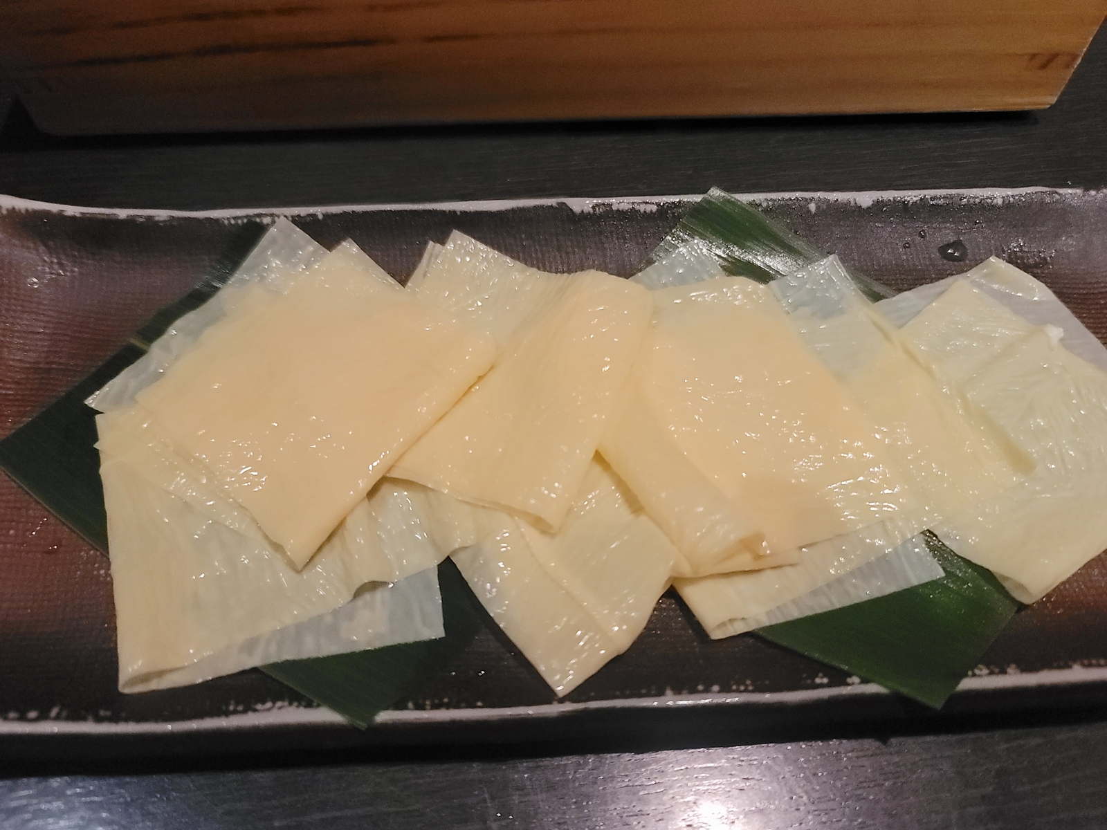 汲み上げ湯葉のお刺身