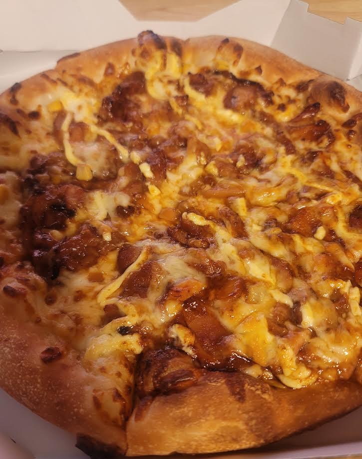 食欲がすごい Mサイズのピザを一瞬で食べてしまう…