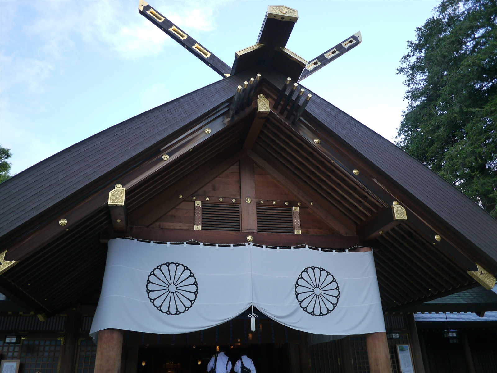 大好きな甘いものと、ハワイ料理ごちそう様でした。
北海道神社で厄払い